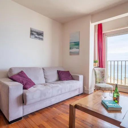 Oceanic-3 Apartment *