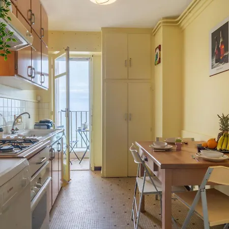 Oceanic-3 Apartment *